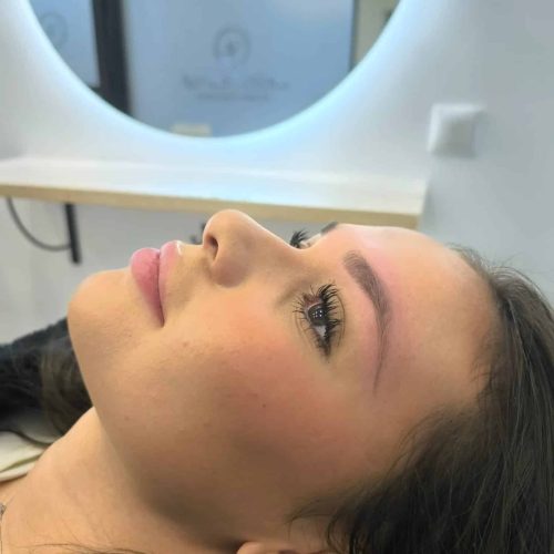 Diseño de cejas con hilo