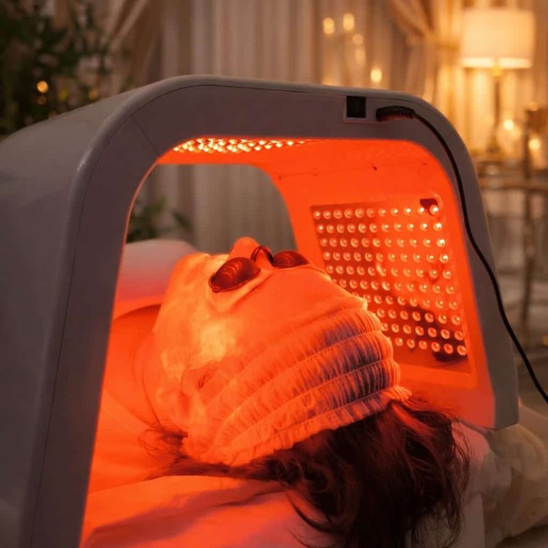 Higiene facial con punta de diamante y terapia LED